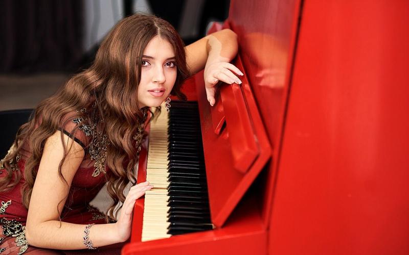 How to Get The Best Deal At a Piano Auction Literally Around The Corner