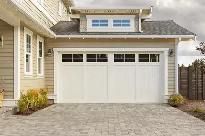 What to Know Before Replacing the Garage Door on a Southern California Home