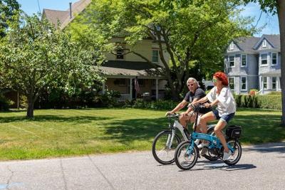 2 people showing you How to improve your fitness with an e-bikes