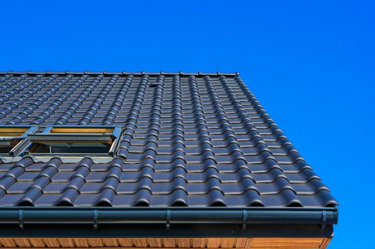 7 Things to Check Before Hiring a Roofing Contractor in Petaluma