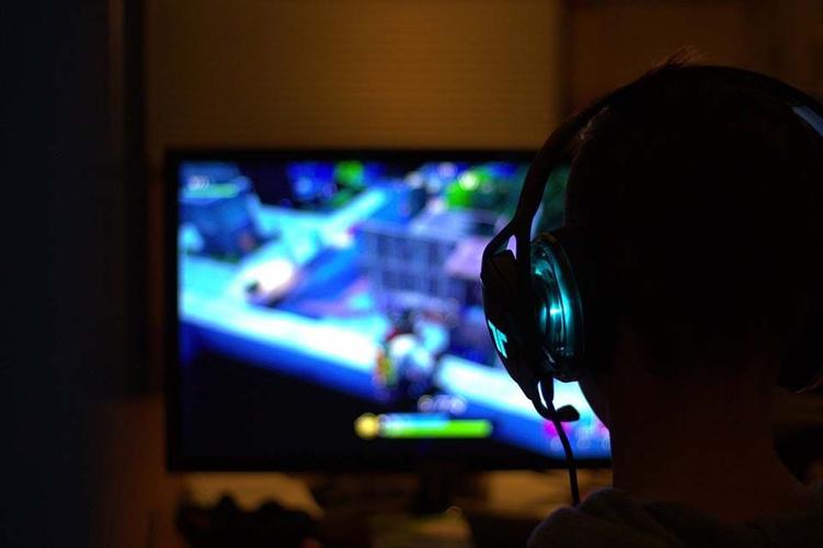 Personalized Gift Ideas for People Who Love to Play PC Games
