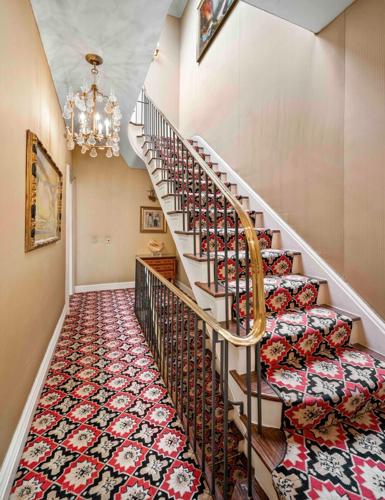 Symphony Townhouse- The Ultimate Stage for Entertaining in Manhattan