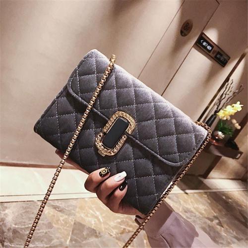 Lovely Wedding Accessories to Make Everyone Shine