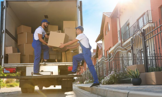 6 Questions to Ask When Choosing Long-Distance Movers