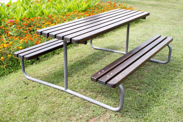 Picnicking Made Easy: Features to Look for in Metal Picnic Tables