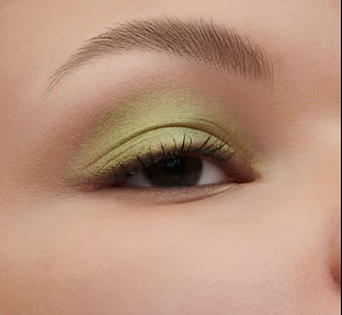 The Holiday Glow Edit: Luxe Makeup That Makes Every Winter Look Effortless