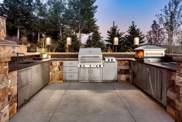 The Art of the Late-Summer Outdoor Dinne