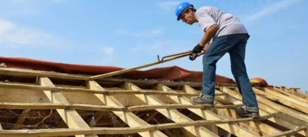 DIY or Hire a Pro? How to Decide on Your Roofing Needs
