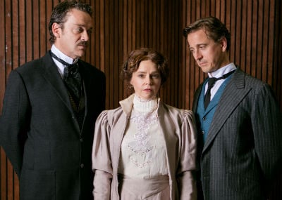 Out-of-Place "Hedda Gabler" Fights for Freedom