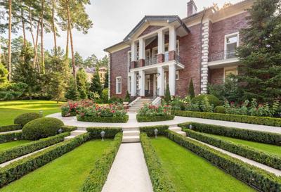 10 Unique Ways to Make Your Lawn Pop