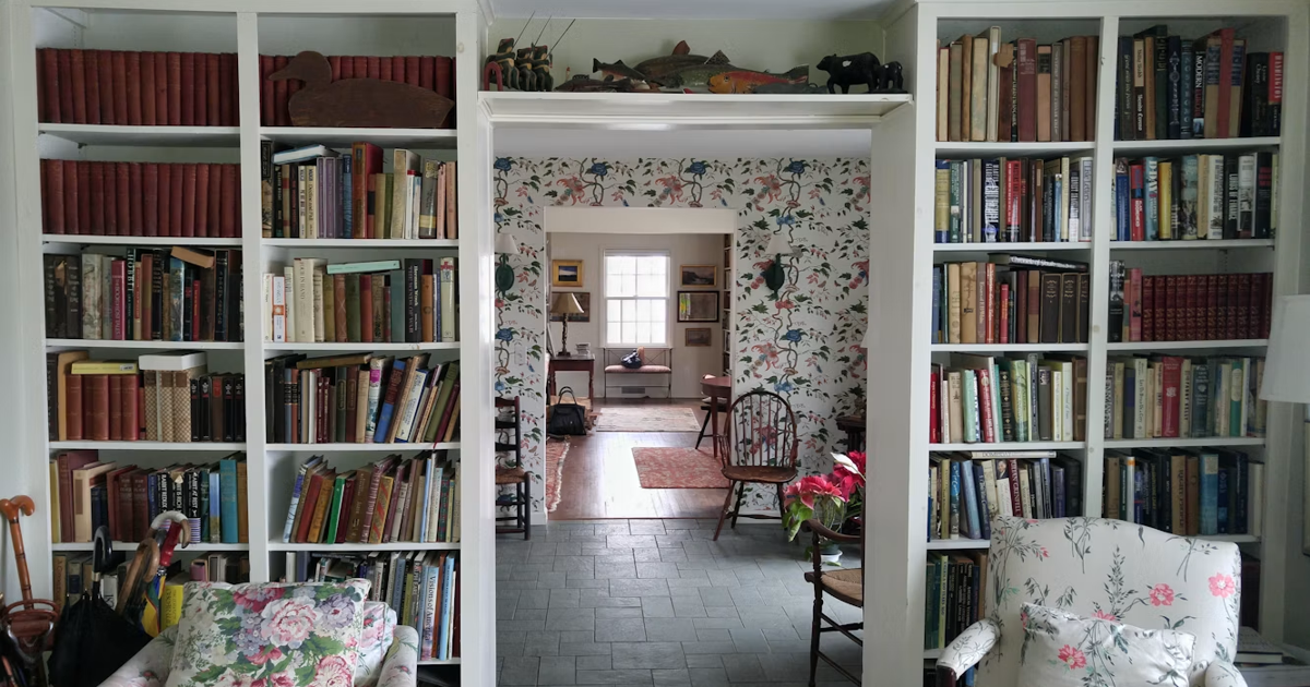 How to Decorate a Home Library with Classic Poetry | Home Design ...