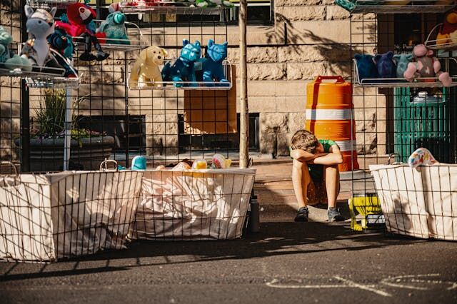 Time to Downsize: 12 Tips for Organizing a Garage Sale