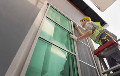 What Are the Benefits of Retractable Screens for Patios Compared to Fixed Screens?