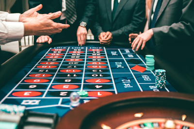 How to Curate an Elite Evening of High-Stakes Gaming and Black-Tie Style