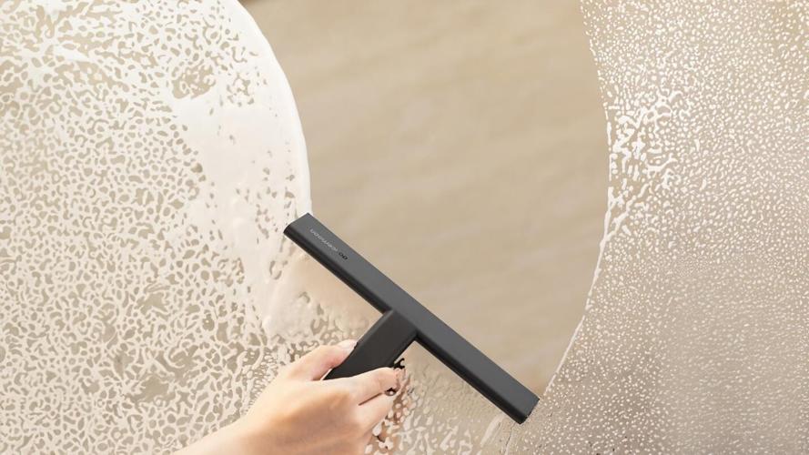 JustHang Compact Squeegee: More Control for Easier Daily Shower Cleaning