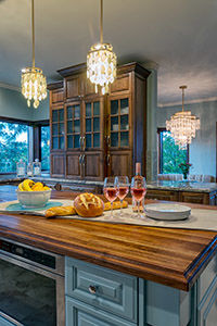 Modern Home Design Featuring Timeless Pieces