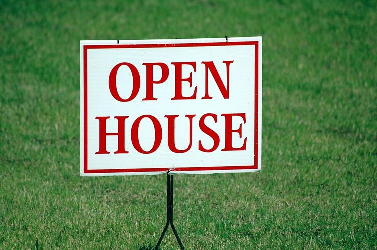 Open House sign that indicates a house is open for touring