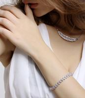 Lovely Wedding Accessories to Make Everyone Shine