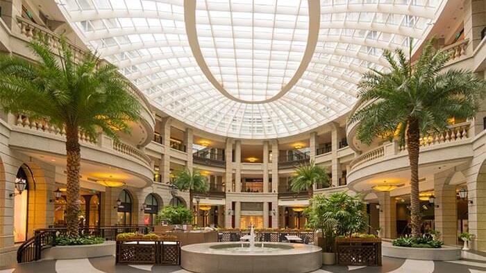 Holiday-Ready Hotel Lobbies: What Guests Notice First