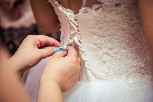 Factors to Consider while Choosing the Wedding Dress
