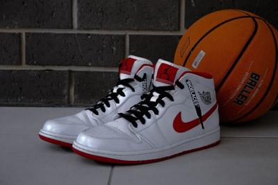 Slam Dunk Your Gift Giving Game: A Guide to Gifts for Basketball Fans