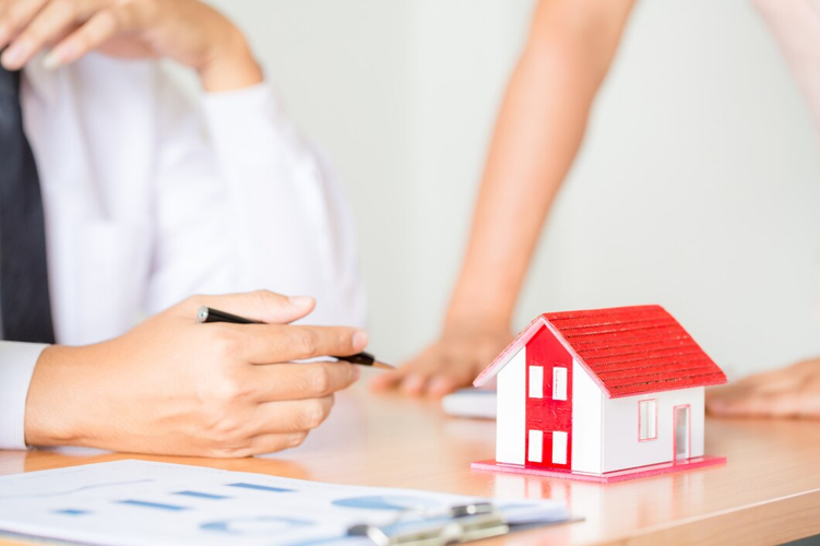 How Cash Home Buyers Are Revolutionizing the Real Estate Industry
