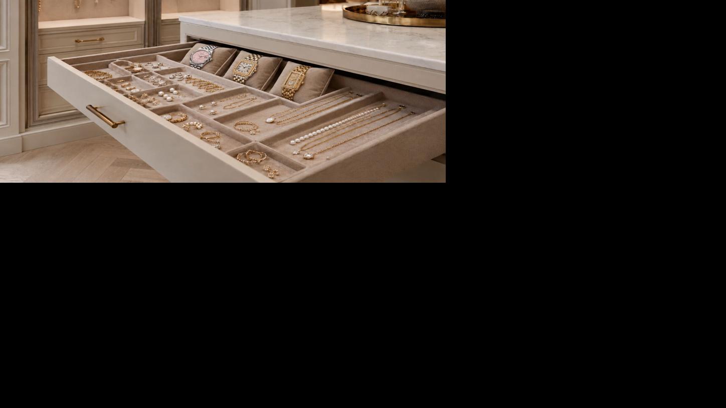 How to Choose the Right Jewelry Organizer for Your Closet