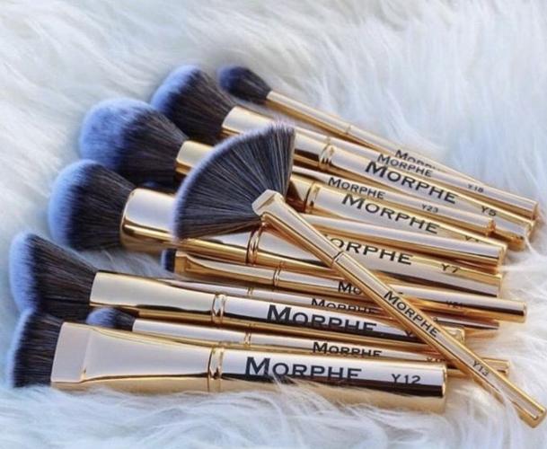 Cosmetic Review Eyeshadows and Brushes