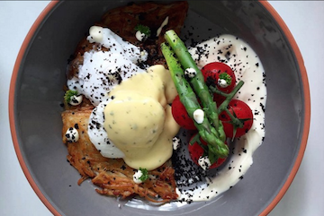 Best Healthy Brunch Cafes San Diego - Eggs Benedict