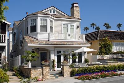 4 Ways to Create Coastal Curb Appeal