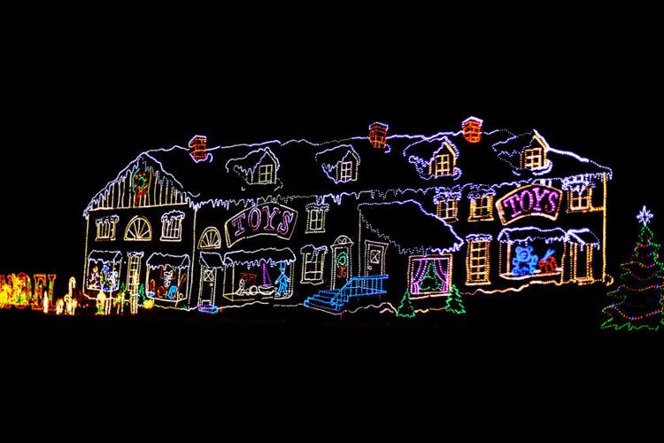 How to Make Your Christmas Lights Display the Best in the Neighborhood