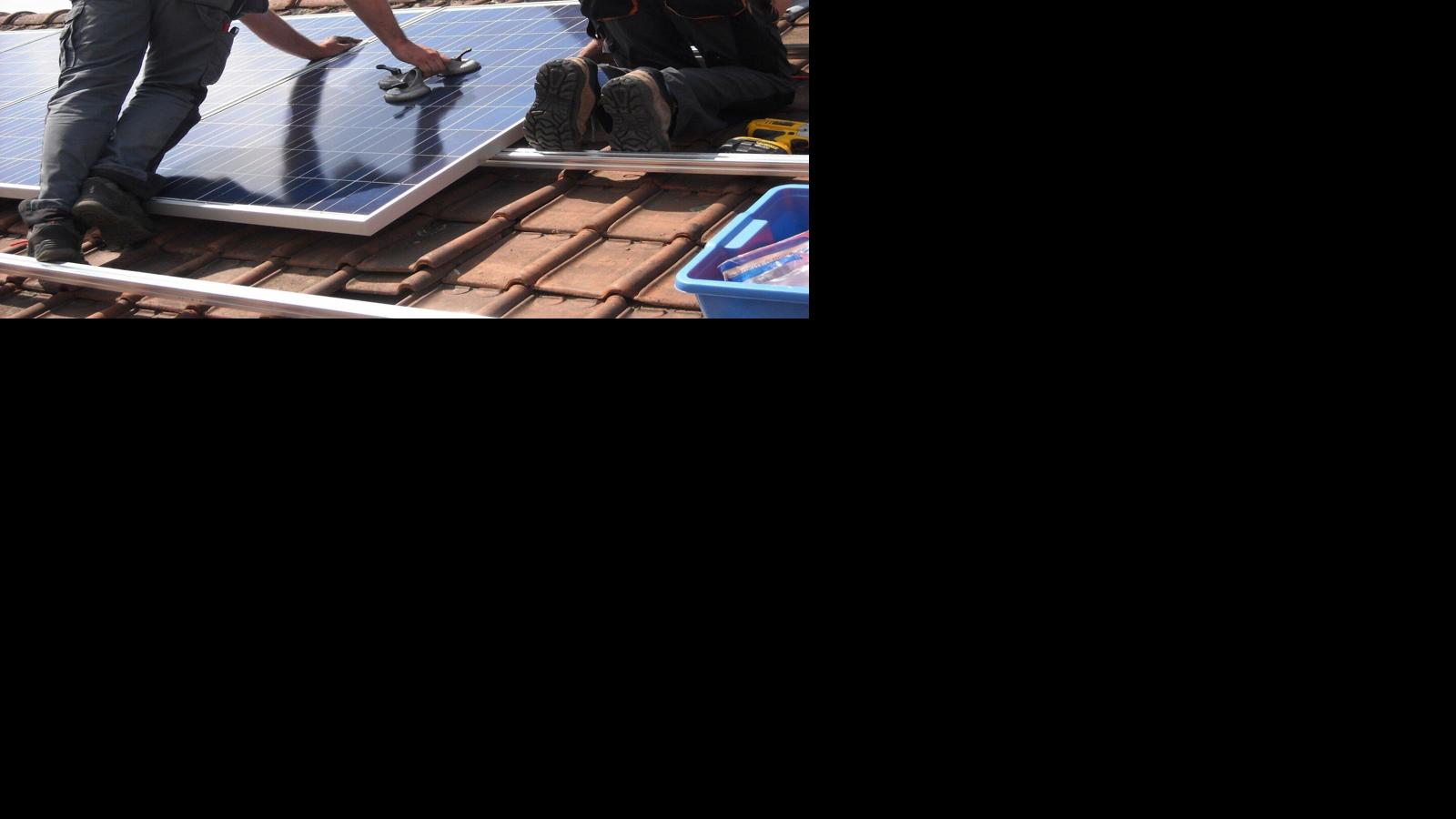 How to Choose the Right Type of Backyard Solar Panels for Your Home