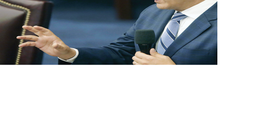 Lawmaker challenges DeSantis on migrant flights - Vimarsana News