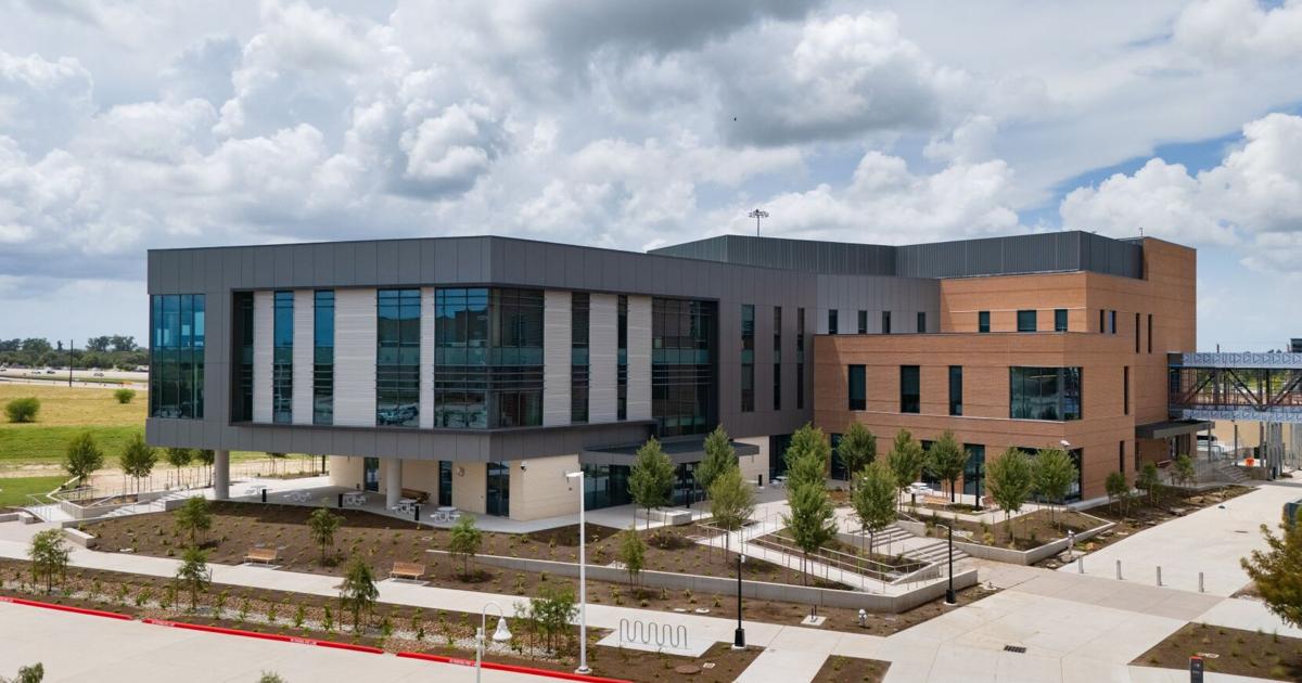 UH Sugar Land opens stateoftheart building for engineering programs