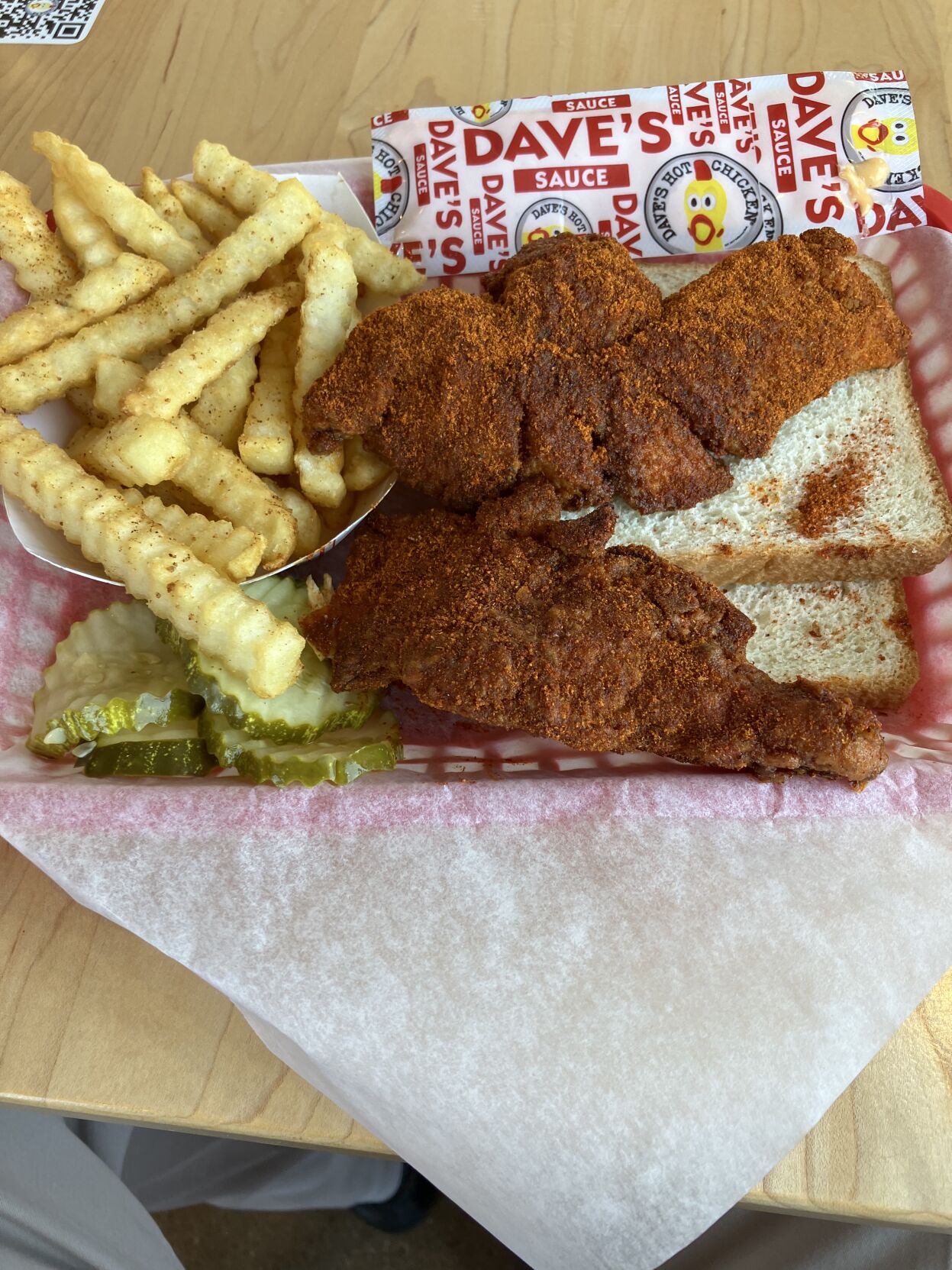 Review: Dave’s Hot Chicken Settles For The Middle | Restaurant Reviews ...