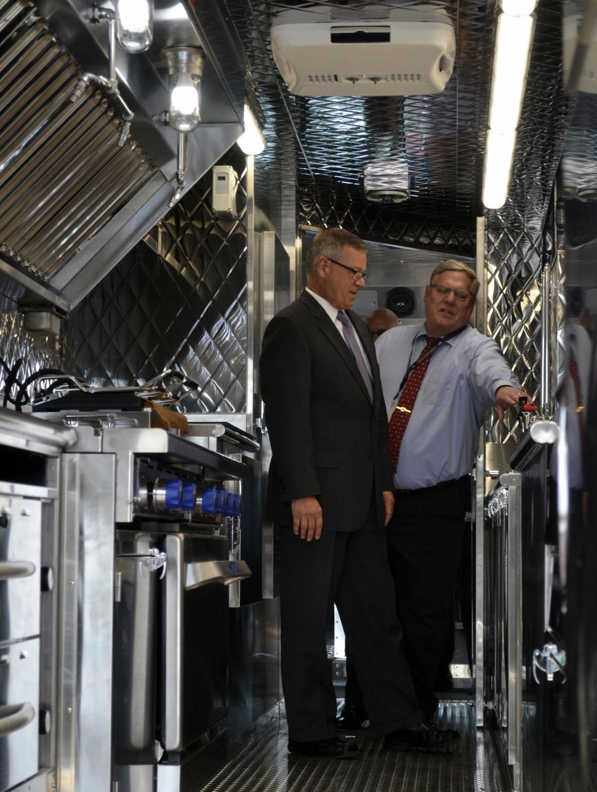 New crop of Army food trucks to serve up healthy, fast ...