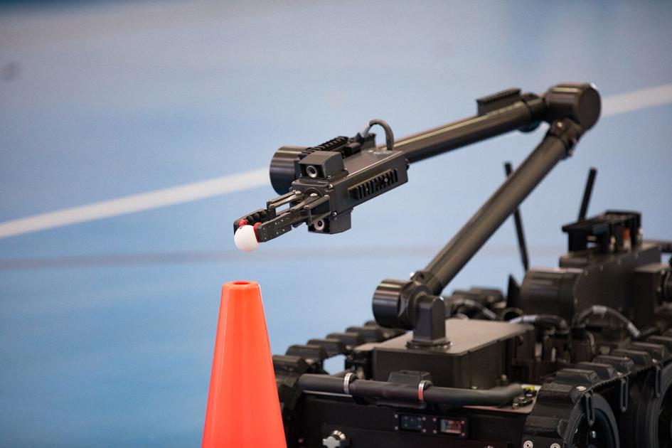 Robotics clinic has kids' gears turning - Image