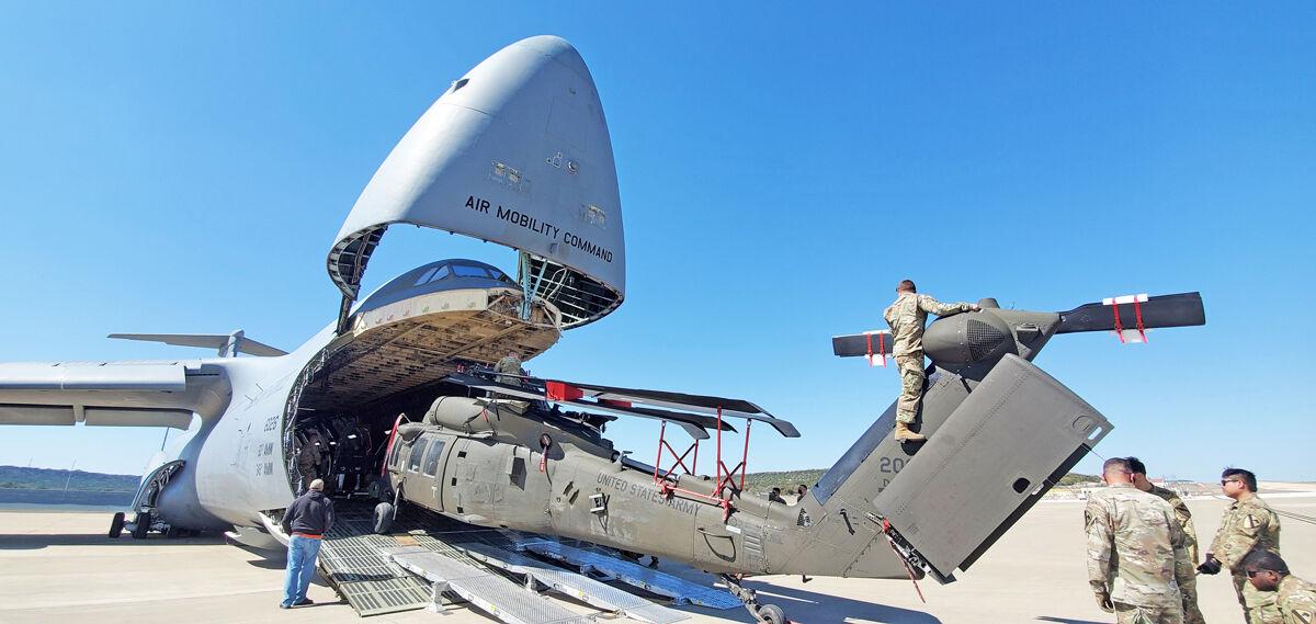 Soldiers Airmen Load Uh 60 In C 5 News Forthoodsentinel Com