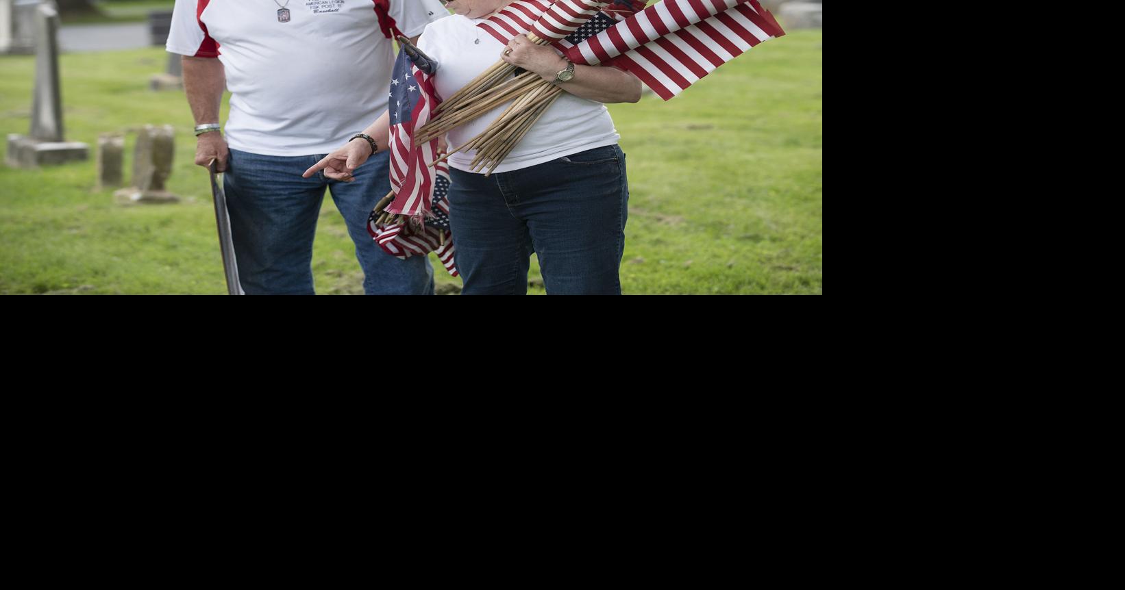 Volunteers place flags on veterans’ graves ahead of Memorial Day ...