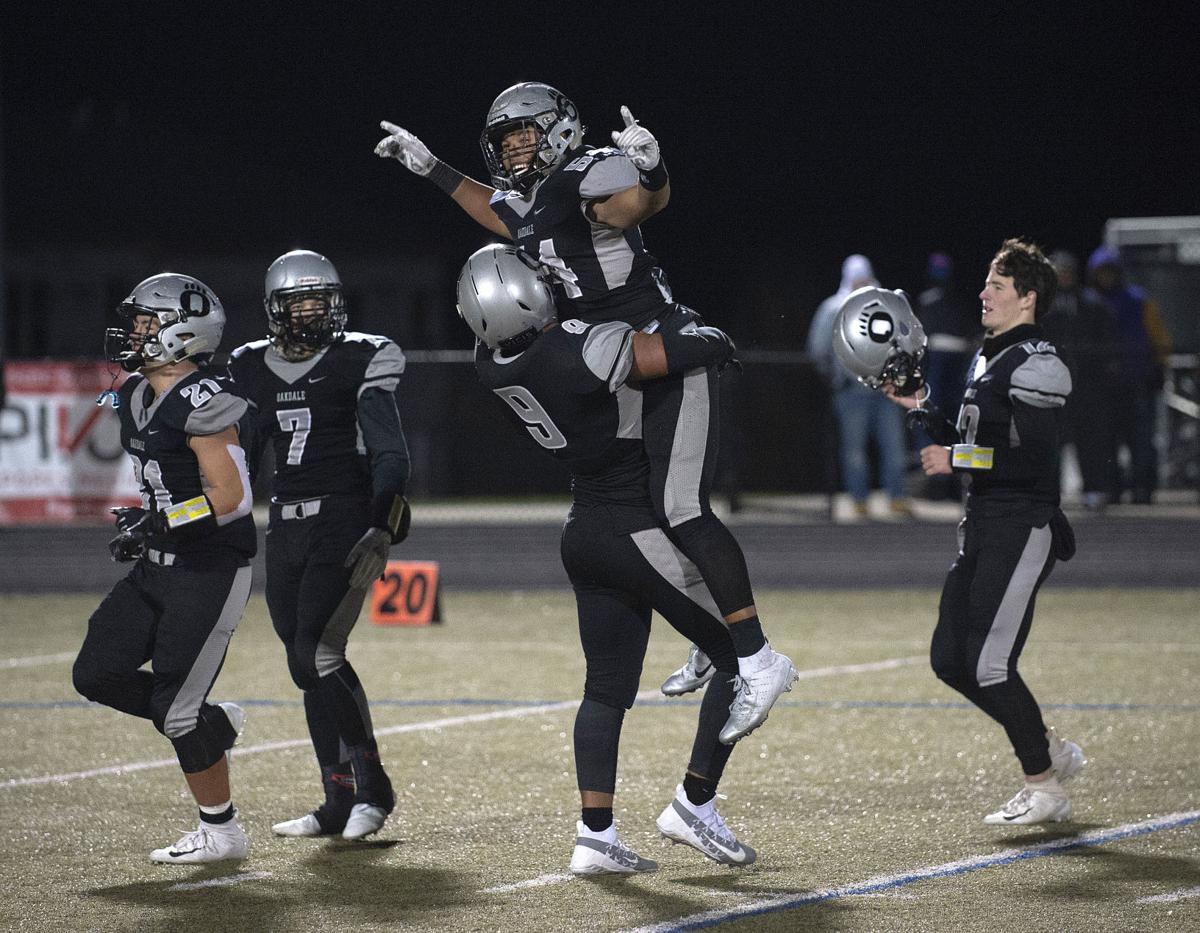 Oakdale football takes next big step toward hoisting first trophy