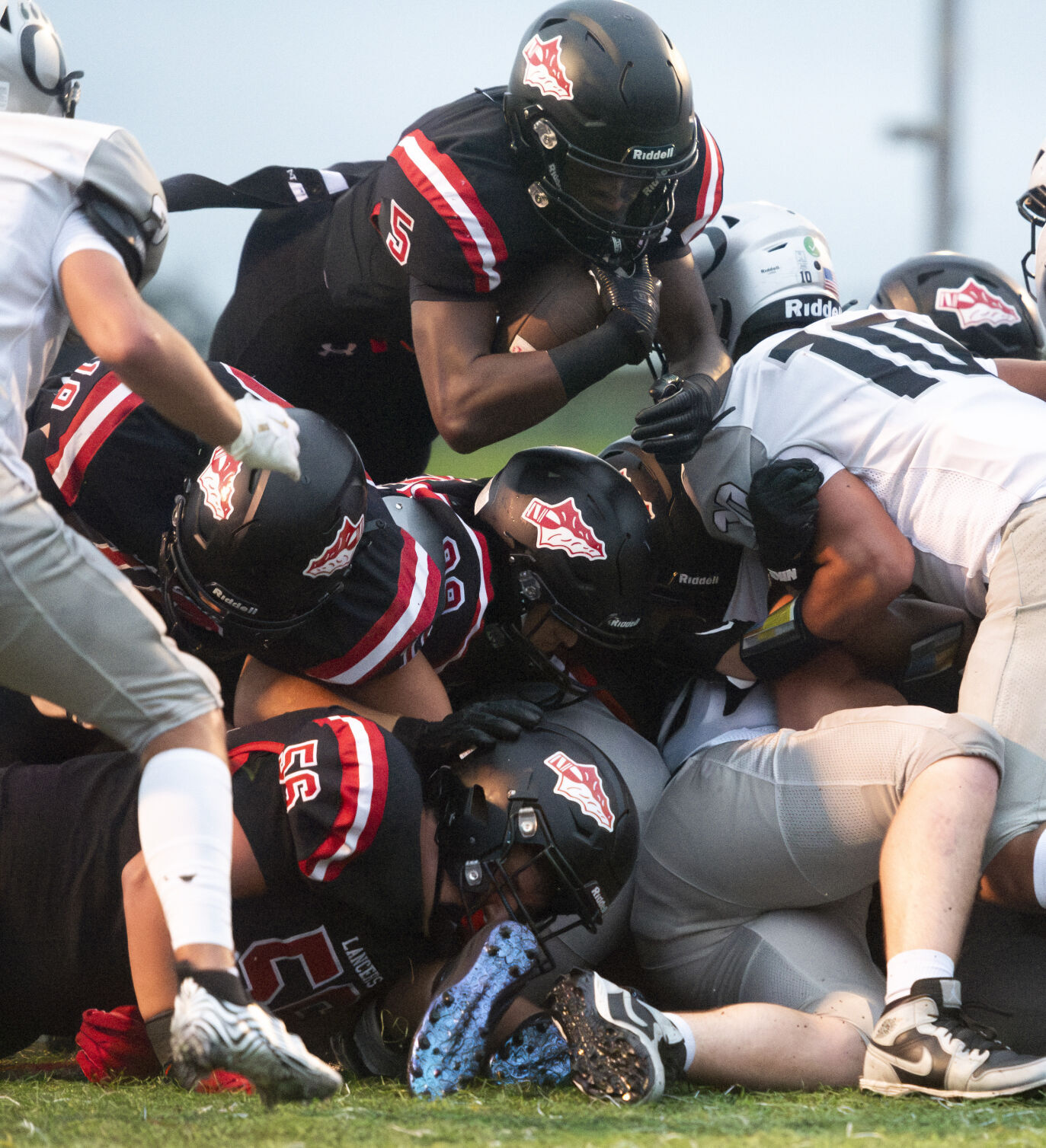 Short's touchdowns go a long way for Linganore in football win over