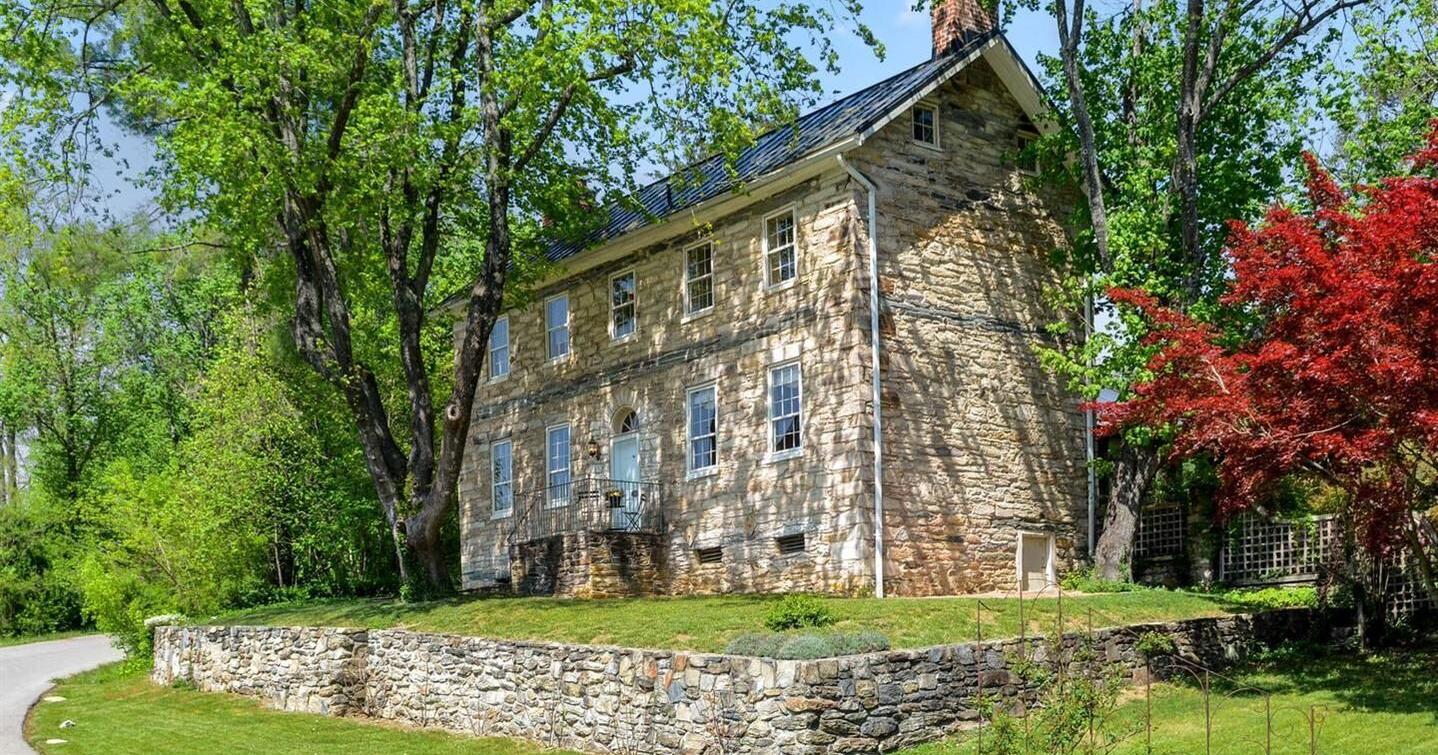 Historic Avignon estate closes at $1.22 million - Vimarsana News