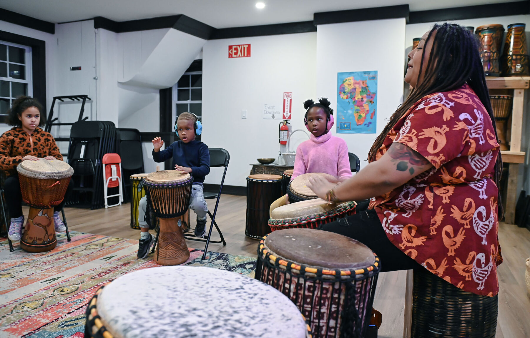 West African drumming sa UrbanaWest African drumming sa Urbana  