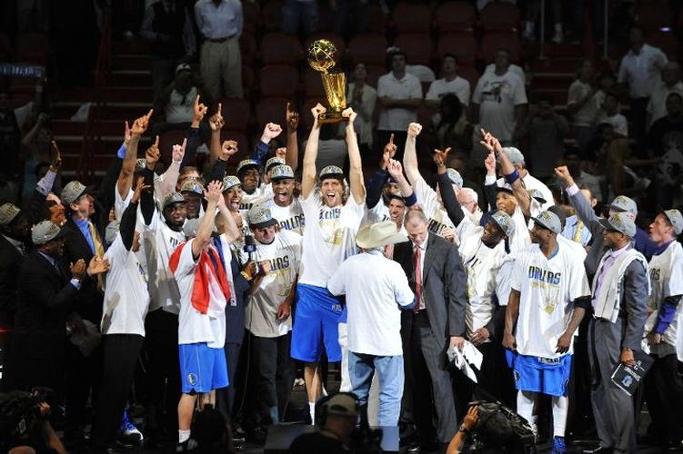 Dirk Nowitzki Signed Mavericks Replica 2011 NBA Champions Larry