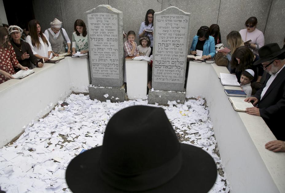 In Queens, revered Jewish leader's burial site draws crowds Ap