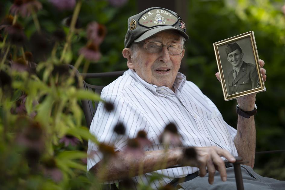 World War II vet looks back on service; set up veterans group in retirement community