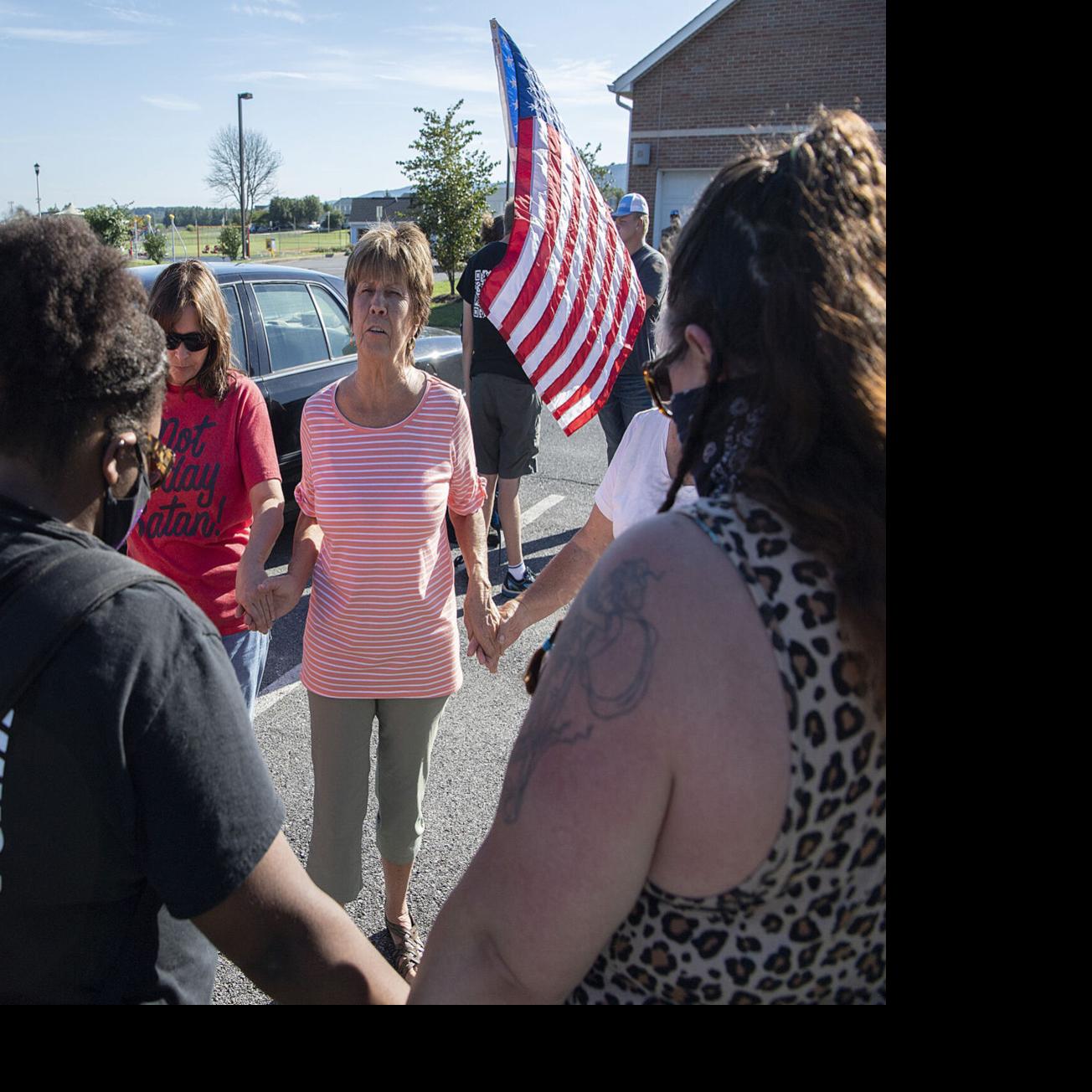 Frederick United protest in Thurmont ends in discussions, conversations,  prayer | Social issues | fredericknewspost.com, image size:1200x1200