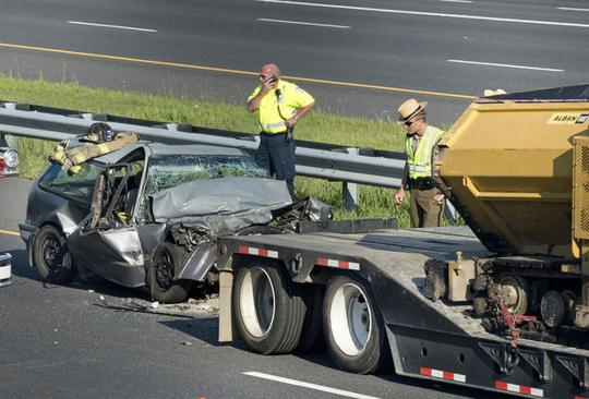 Man Dies In Car Crash On I 70 Vehicular 9833