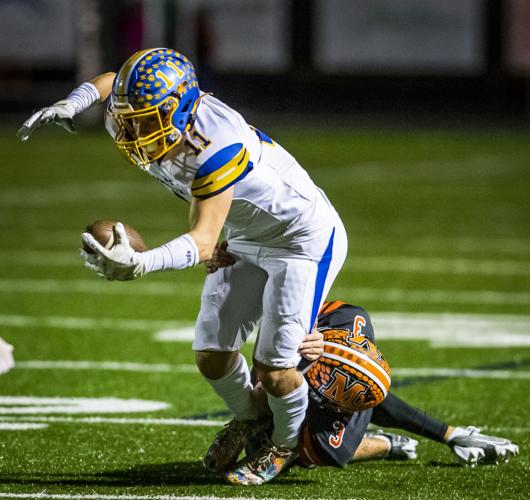 Baker punches in late winning score as Middletown football outlasts