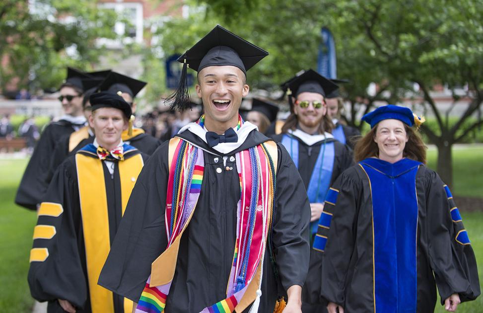 Challenges, triumphs and tradition highlighted during 2017 Hood College